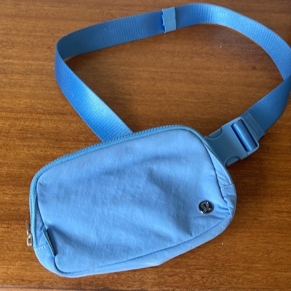 Lululemon Cross Body bag - Picture 3 of 4